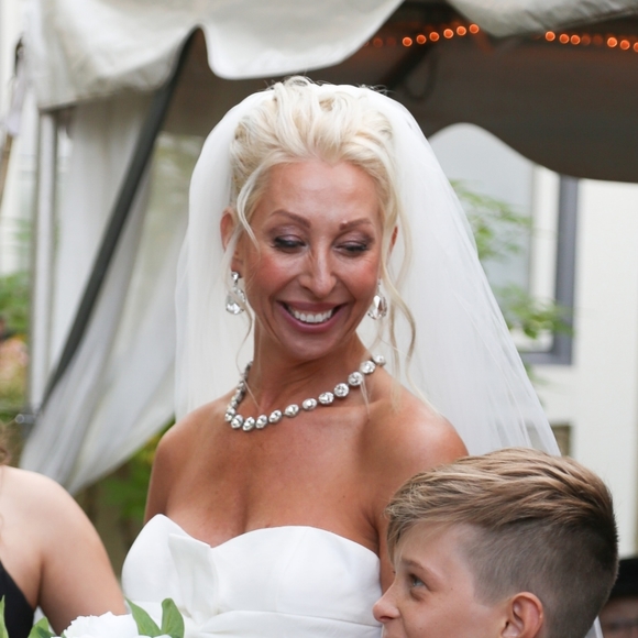 Ivory wedding veil, fingertip length - Picture 3 of 5